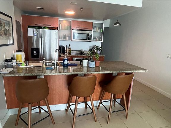 4th image of 185 SW 7th St APT 3702