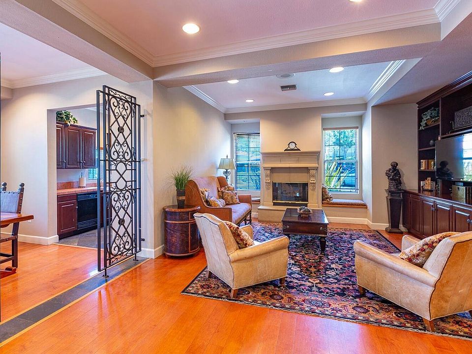 Elan Sevilla Clubhouse