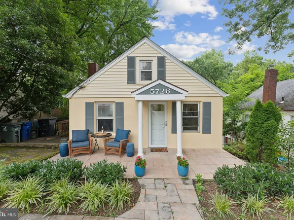 5726 8th St N, Arlington, VA 22205