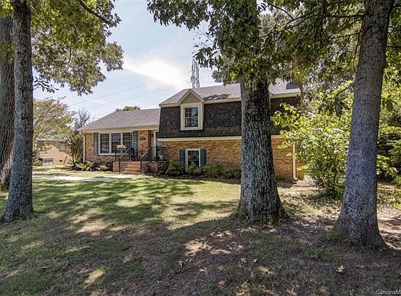 4th image of 1627 Laurel Ln