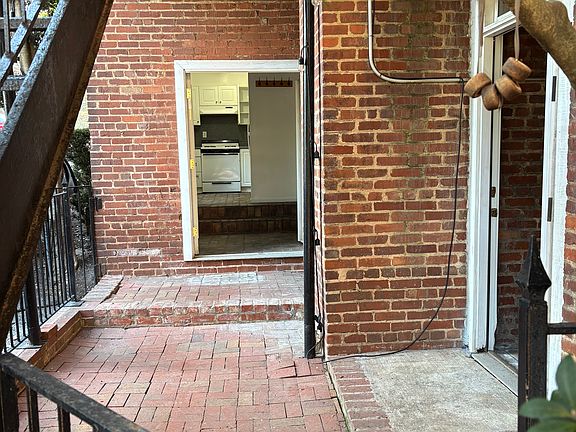 3rd image of 461 N Highland Ave NE #16