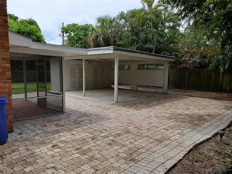 626 Gardenia Ln — Photo 10