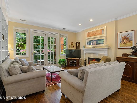 2nd image of 710 W Aldine Ave #301