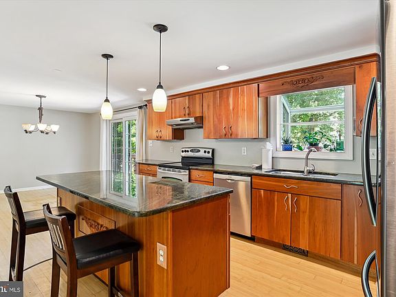 2nd image of 211 Newport Dr