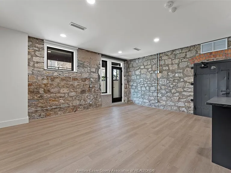 247 Brock St #102 — Photo 18