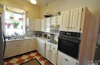 4th image of 209 Shaver St