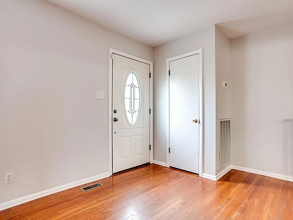 2nd image of 1016 W Park Dr