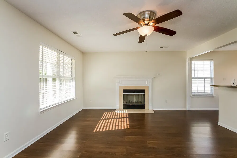 3 bed, 2.5 bath, 1408 sqft, $1,875 — Photo 3