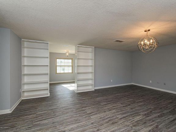 5th image of 10966 Weymouth Cir N