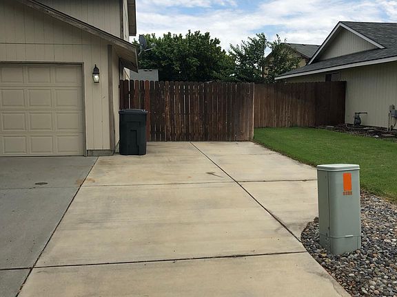 2nd image of 5019 Robert Wayne Dr