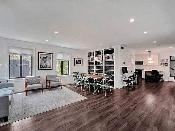3rd image of 615 W 42nd St