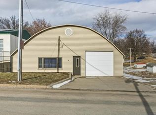 216 E 2nd St, Brooklyn, IA 52211