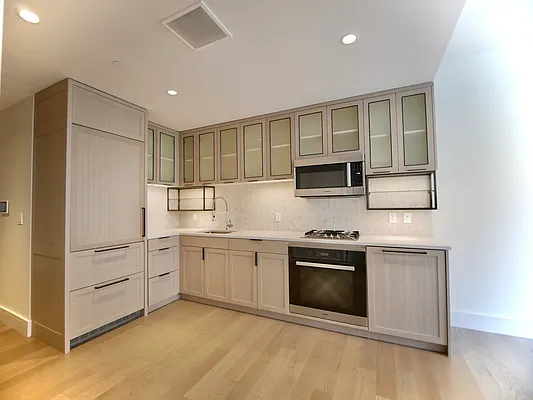 Rented by Extell Marketing Group LLC | media 11