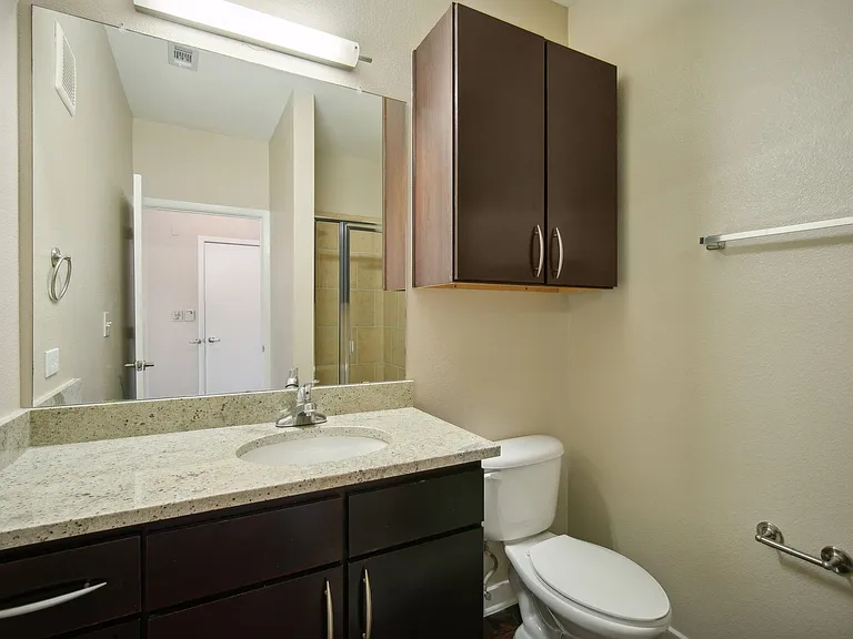 Cole Apartments — Photo 47