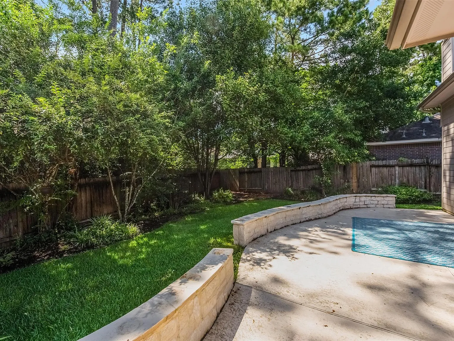 4 bed, 2.0 bath, 2737 sqft, $3,300 — Photo 3