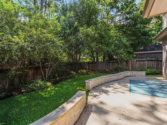 3rd image of 7 Ebony Oaks Pl