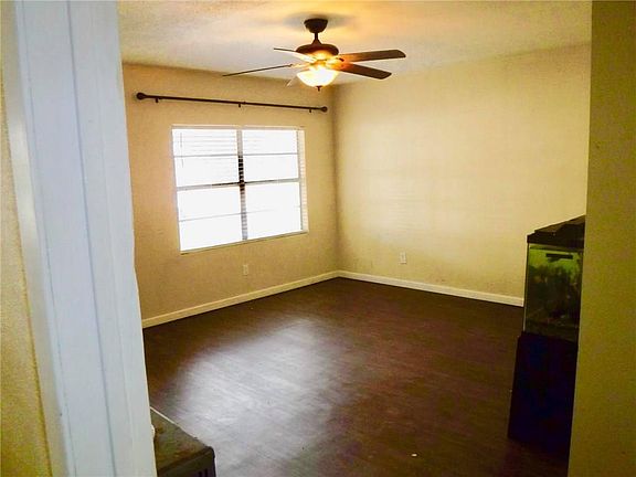 4th image of 214 White Oak Dr