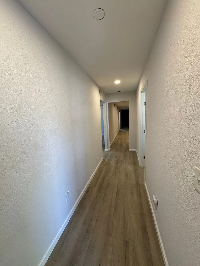 Spacious 4 Bedroom, 2 Bathroom Over 1700 Sqft. Duplex In Westridge! Remodeled — Photo 3