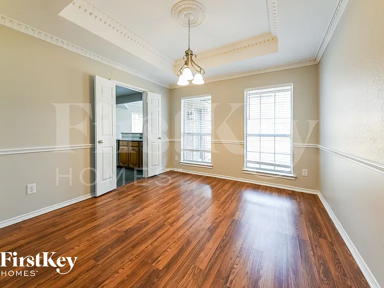 542 Renee Ln — Photo 4