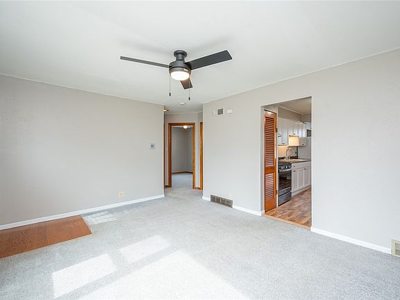 4th image of 806 Phillips St