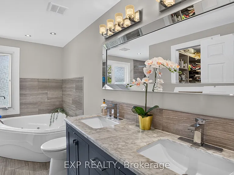2490 Regina St — Photo 15