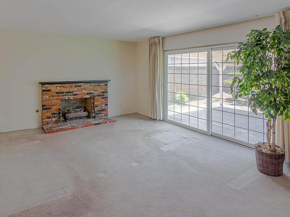 2nd image of 1913 Holly Oak Dr