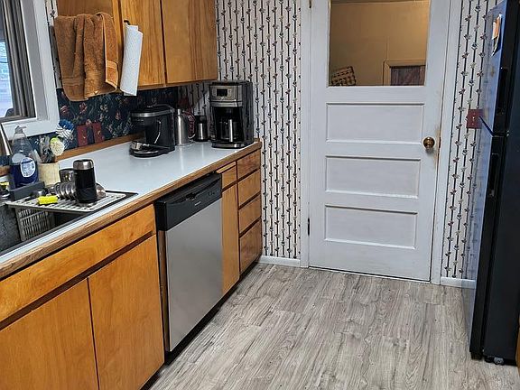 2nd image of 415 Sunset Dr