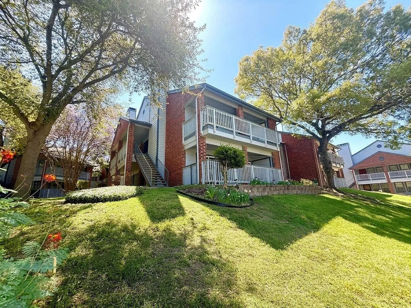 Move-In Ready 2BD/2BA with Fireplace, In-Unit Laundry & Community Pool! — Photo 1