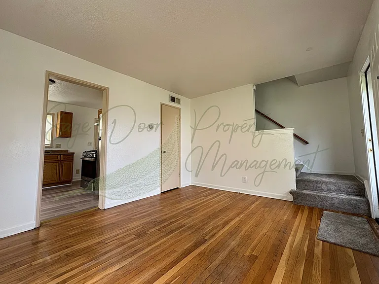 9506 Harrison St — Photo 2