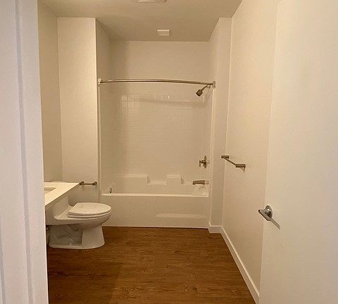 5th image of 1836 Columbia St #302