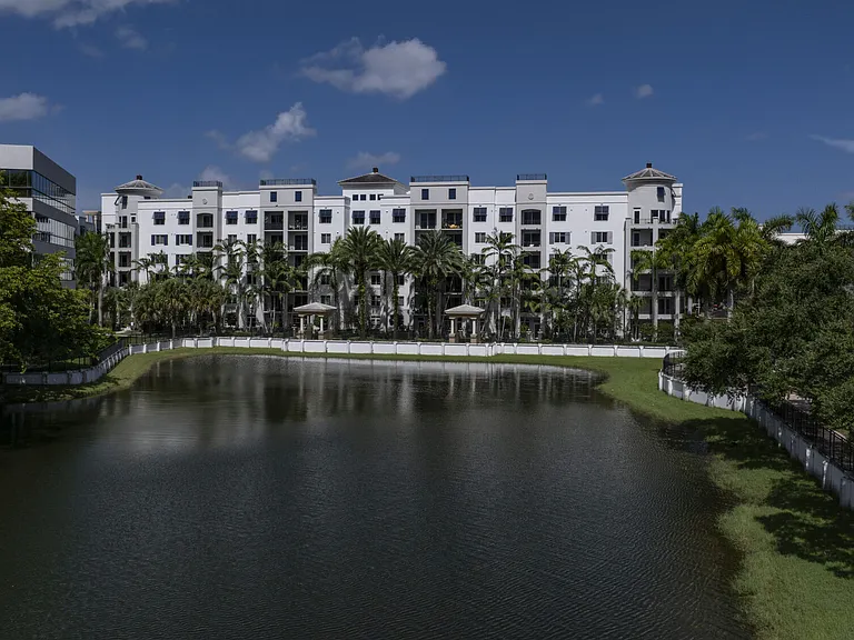 Manor in Plantation — Photo 29