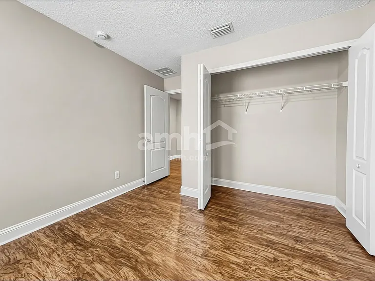 2320 Brian Lakes Dr E — Photo 15