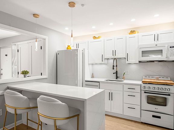 4th image of 10B Colonial Dr #1B