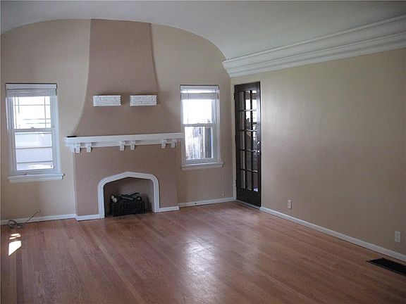 2nd image of 557 Park Ln
