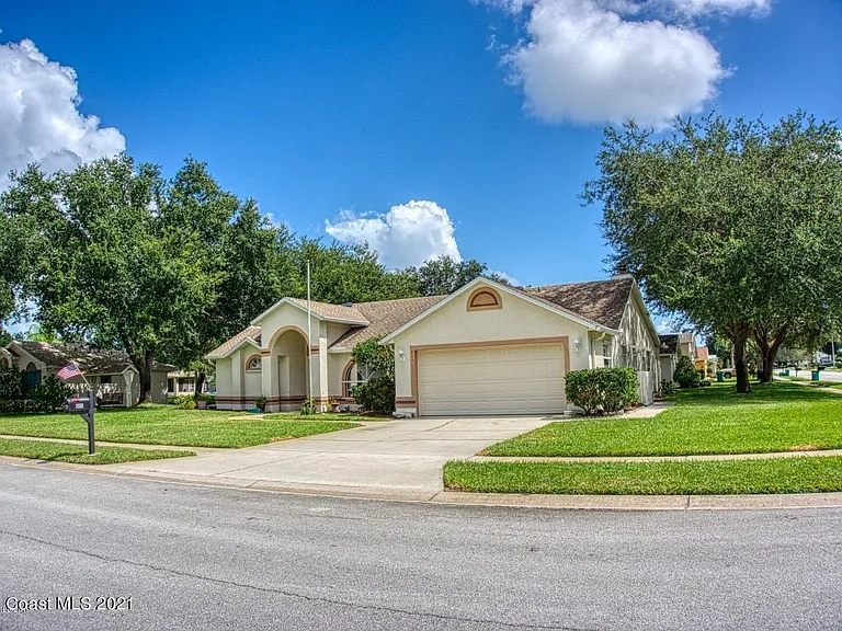 805 Crossbow Dr — Photo 1