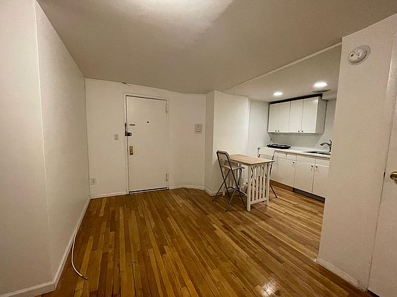 2nd image of 222 W 16th St APT Gn