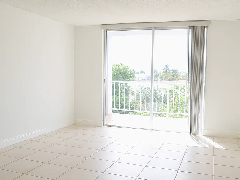 6900 Bay Dr #4A — Photo 1