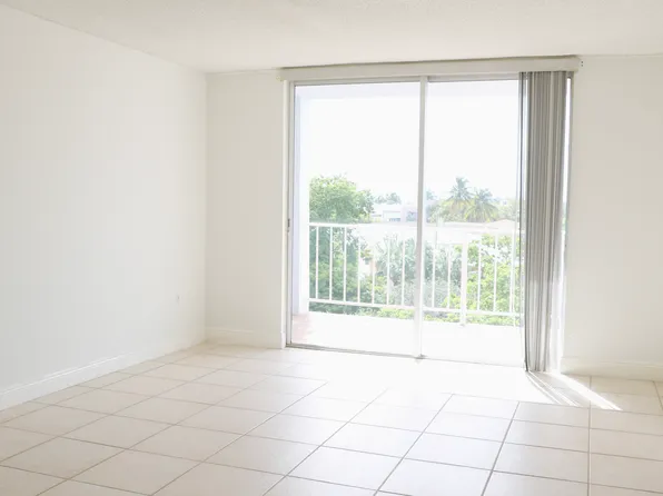6900 Bay Dr APT 4A, Miami Beach, FL 33141