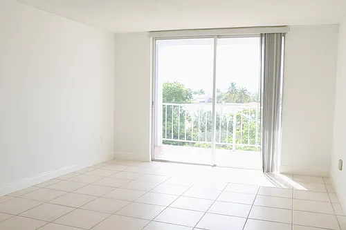 6900 Bay Dr #4A Photo 1
