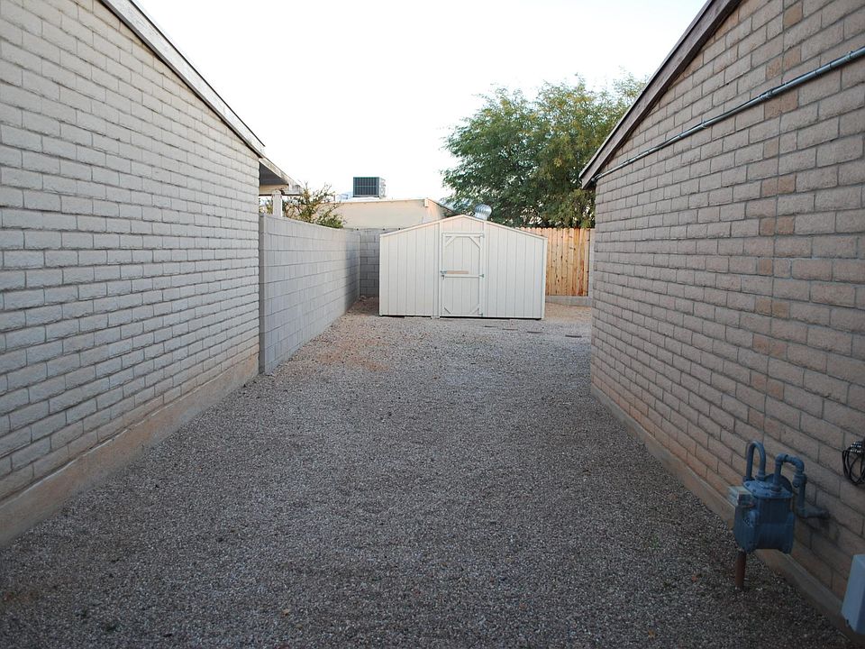 gate view to backyard