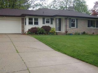 2115 Finsbury Ln NW, Grand Rapids, MI 49504