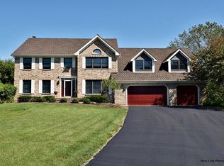 39W840 Prunetree Ln, St Charles, IL 60175