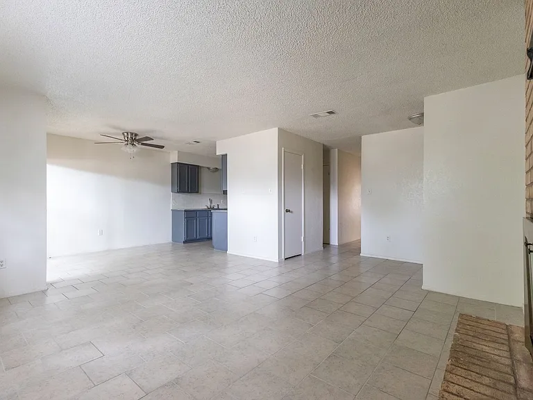 4925 Greenslope Dr — Photo 5