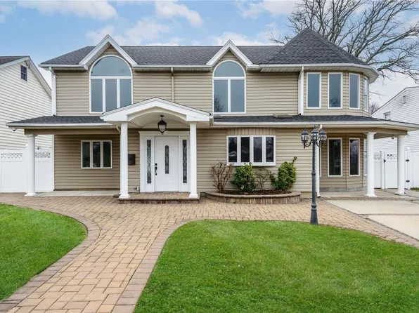 (undisclosed Address), Carle Place, NY 11514