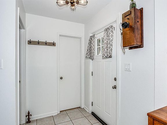 4th image of 2707 E Desoto St