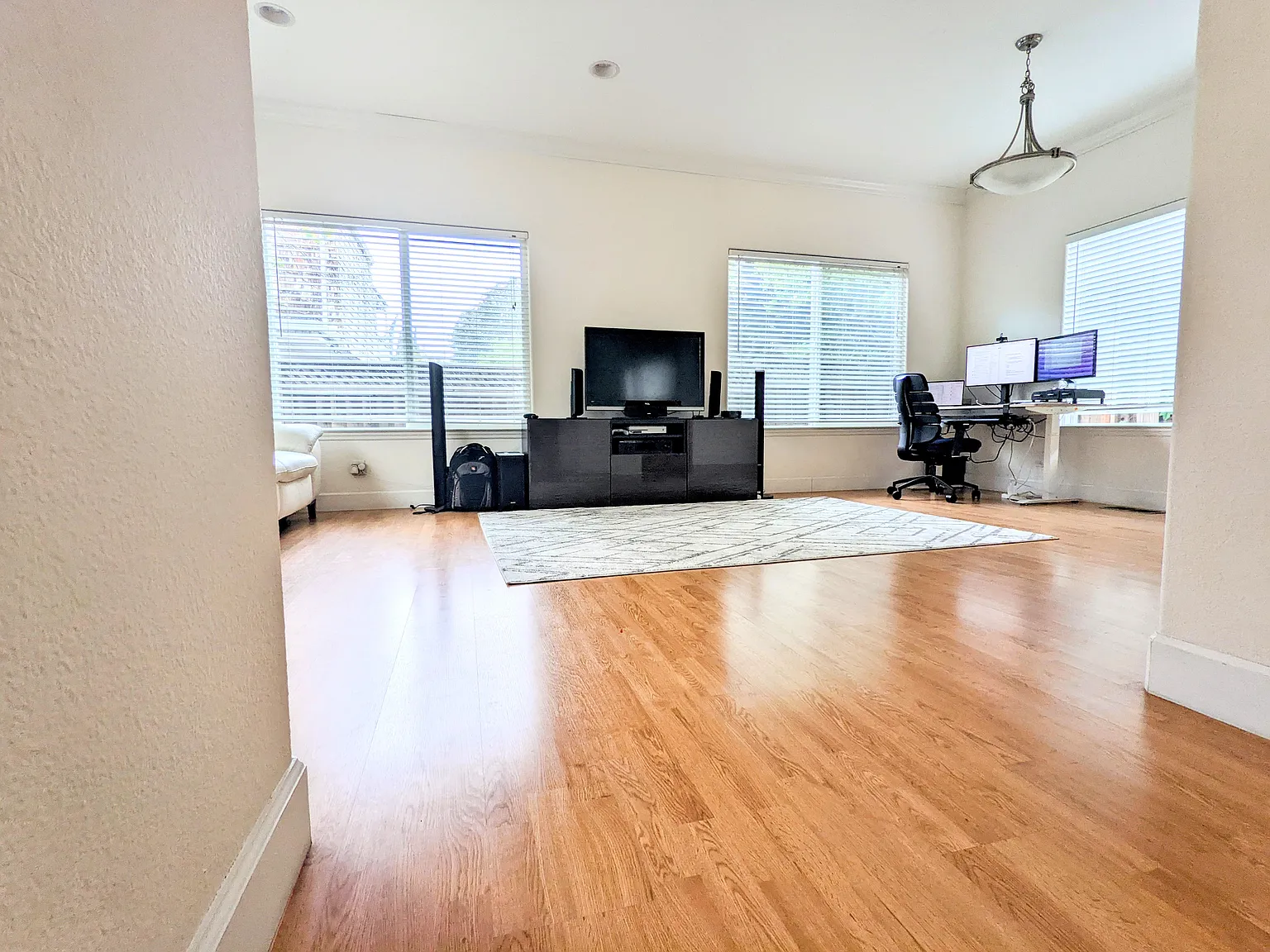 3 bed, 2.5 bath, 1749 sqft, $4,475 — Photo 3