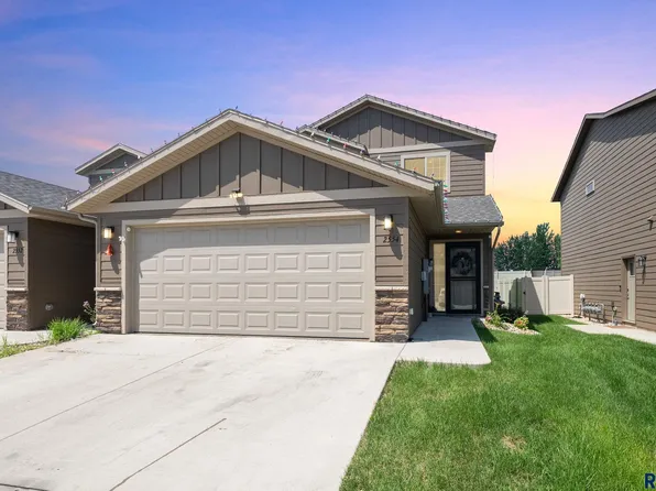 2554 E Meadowside Pl, Sioux Falls, SD 57108