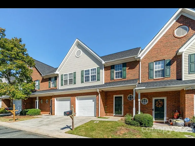 7811 Lennoxshire Ln — Photo 26