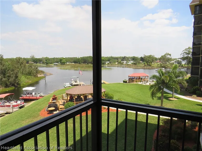 121 Country Club Dr #302 — Photo 32