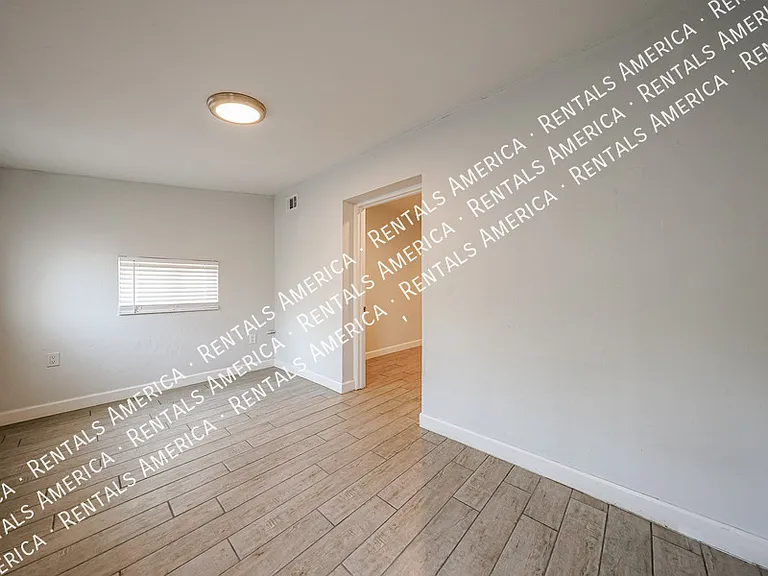 3213 S Albert Ave — Photo 23